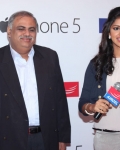 amala-paul-launches-iphone-5-12