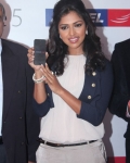 amala-paul-launches-iphone-5-22