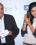 amala-paul-launches-iphone-5-25