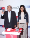 amala-paul-launches-iphone-5-29