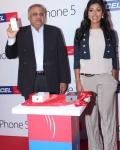 amala-paul-launches-iphone-5-30