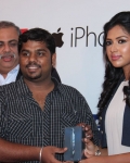 amala-paul-launches-iphone-5-40