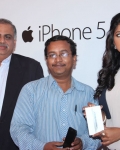 amala-paul-launches-iphone-5-43