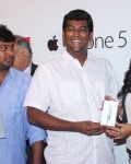 amala-paul-launches-iphone-5-44