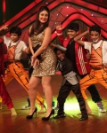 kareena-kapoor-on-sets-of-dance-india-3