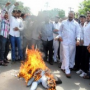 YSRCP activists burnt CM Kiran’s effigy in Ameerpet