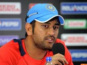 12-dhoni12-300